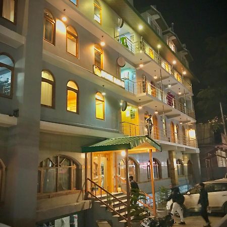 The Avenue Hotel , Manali A River Side Hotel Экстерьер фото