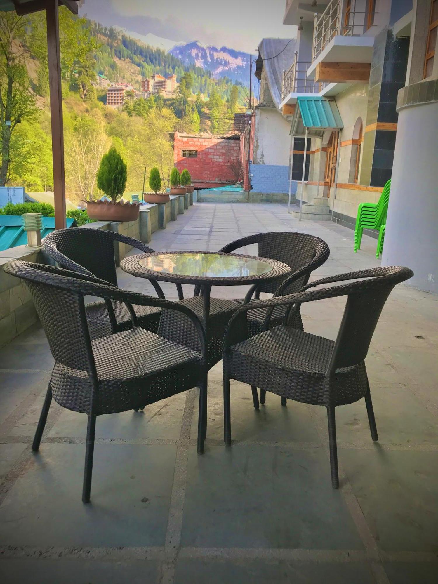 The Avenue Hotel , Manali A River Side Hotel Экстерьер фото