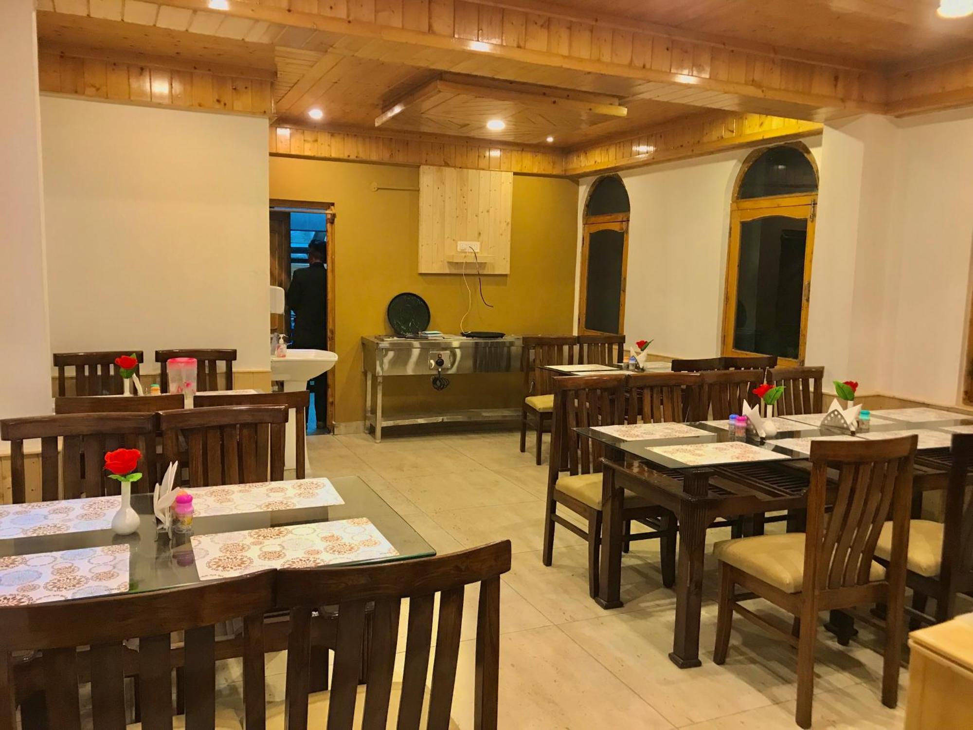 The Avenue Hotel , Manali A River Side Hotel Экстерьер фото